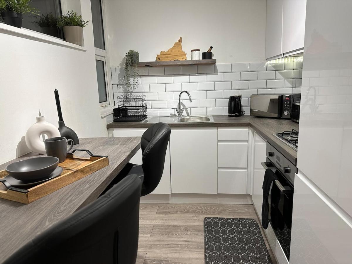 Spacious And Modern Flat In Archway 런던 외부 사진